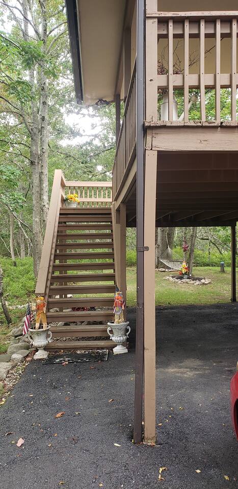Two scarecrow guards stand watch at the stairs. :)