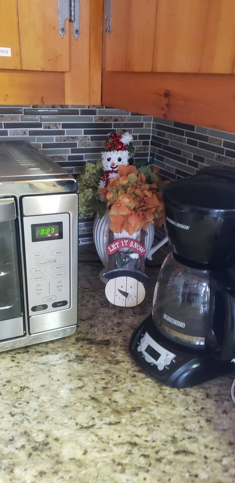 Pepe's Chateau HotTub & Firepit, Jacuzzi, Ev Charger - Long Pond