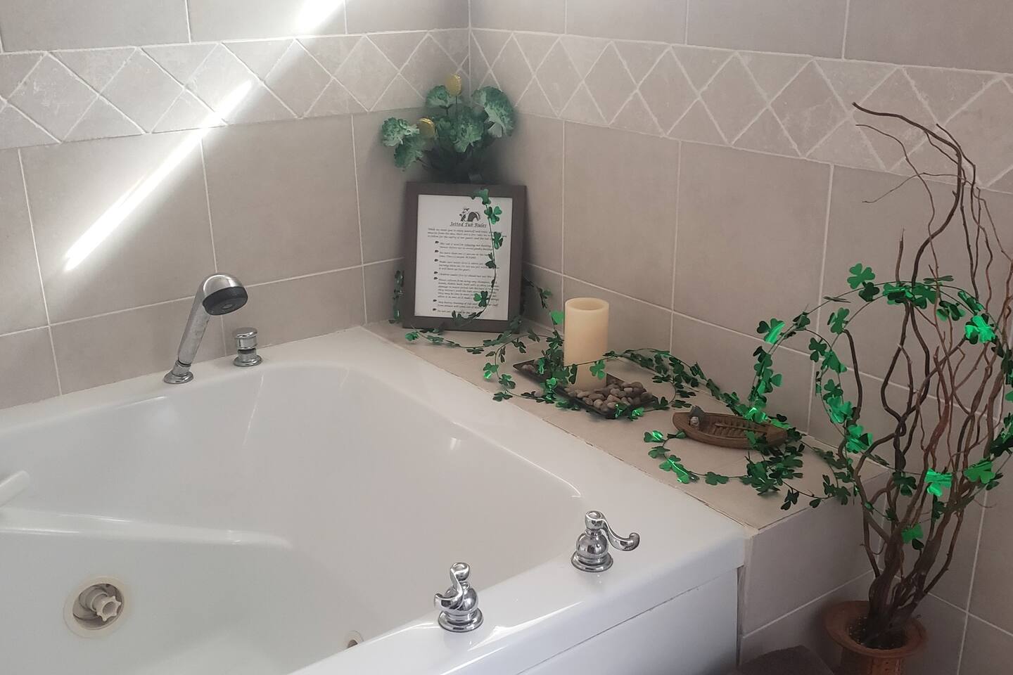 Pepe's Chateau HotTub & Firepit, Jacuzzi, Ev Charger - Long Pond