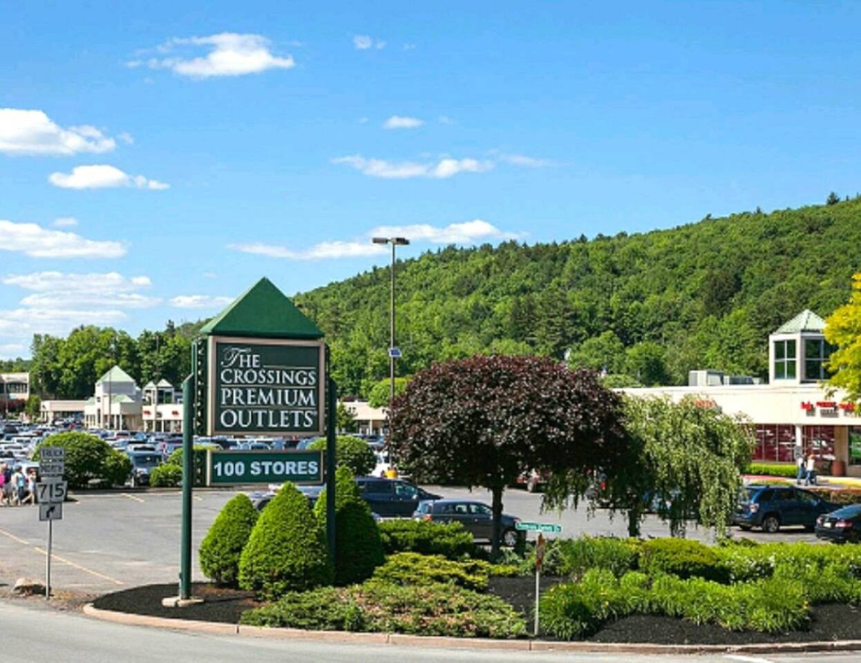 The picture explains it all! lol The popular town of Turnersville is just a 20 minute drive away! Plenty of modern shops, touristy destinations, and antique shopping. 