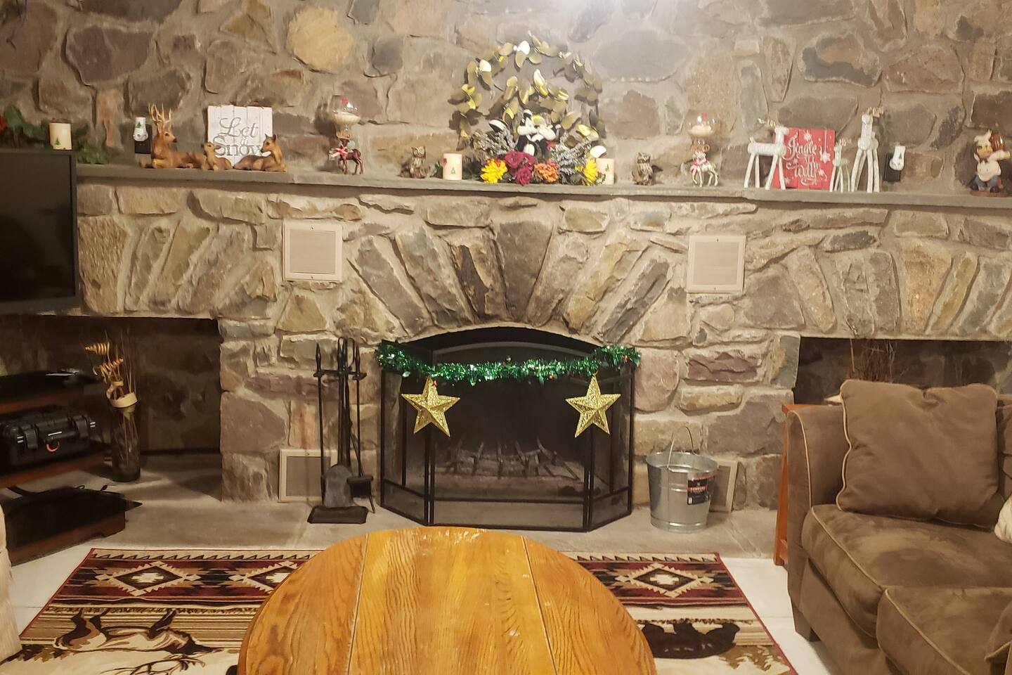 Pepe's Chateau HotTub & Firepit, Jacuzzi, Ev Charger - Long Pond