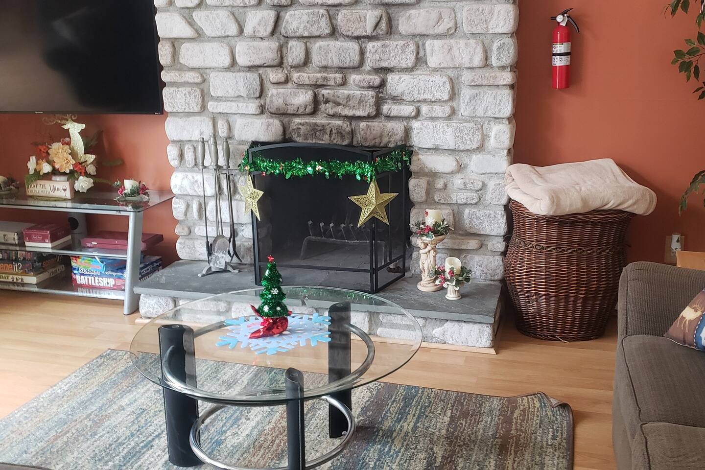 Pepe's Chateau HotTub & Firepit, Jacuzzi, Ev Charger - Long Pond