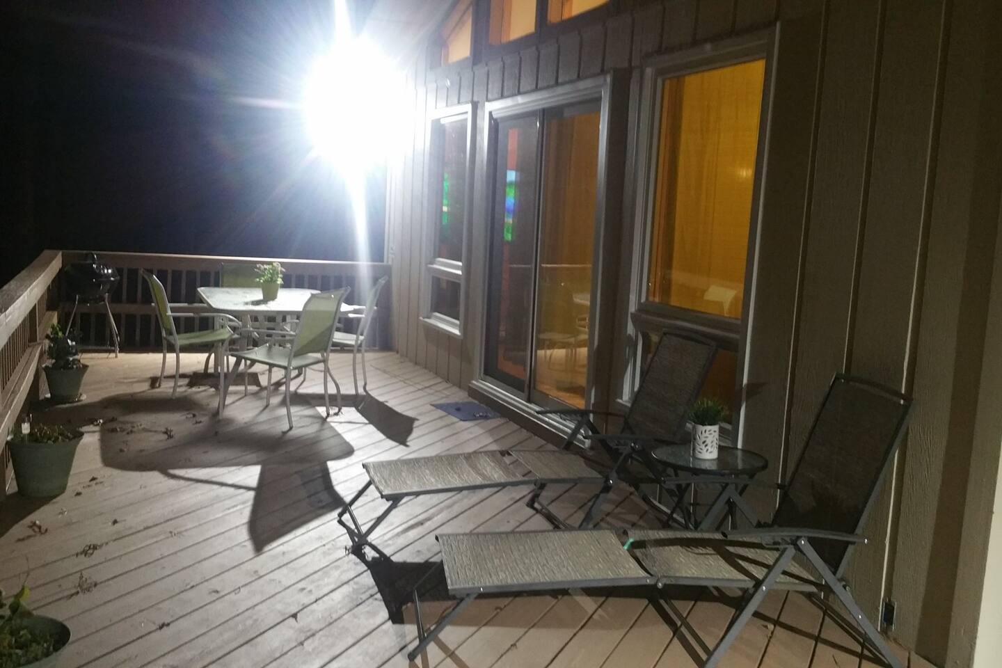 Even at night the open-air deck area is beautiful enough for stargazing! The property has plenty of light for safety. 