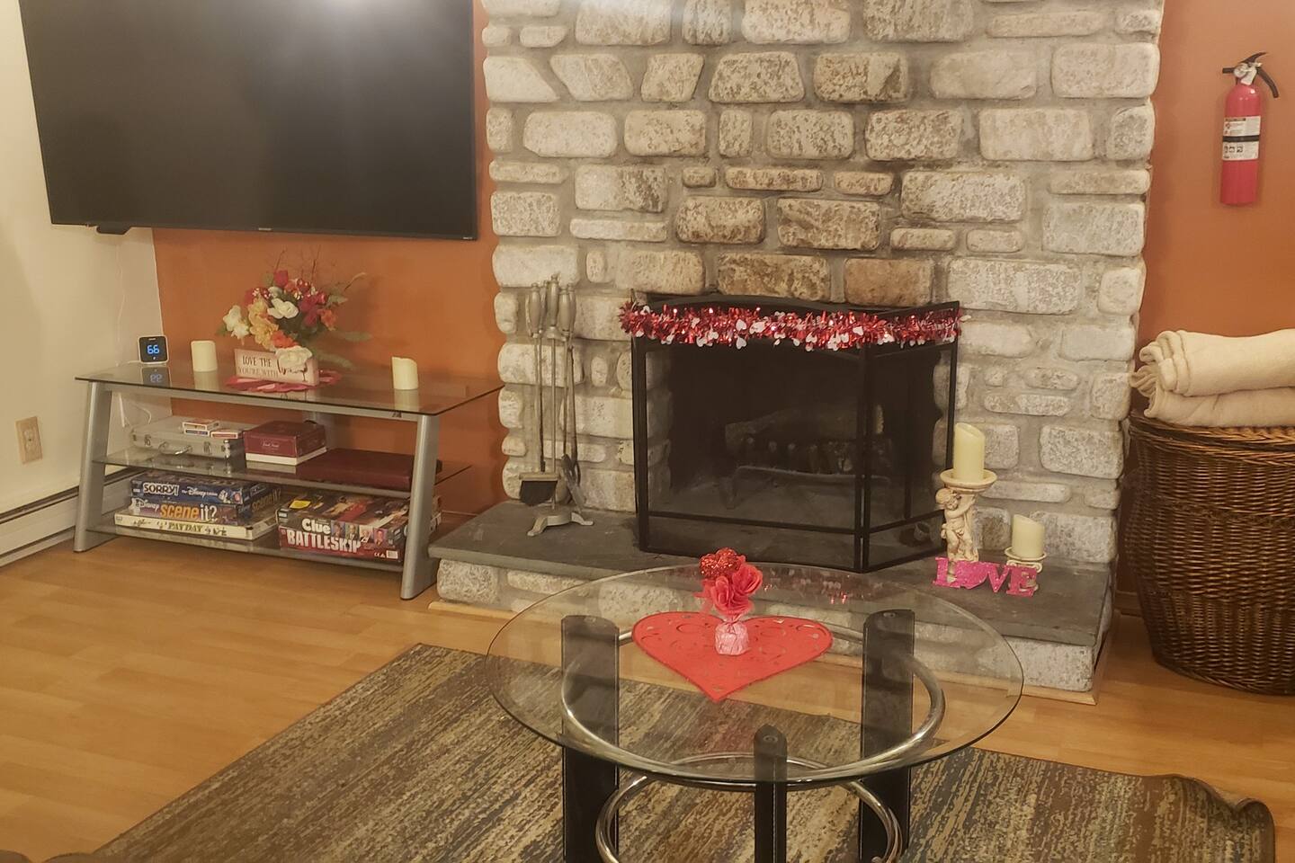 Pepe's Chateau HotTub & Firepit, Jacuzzi, Ev Charger - Long Pond