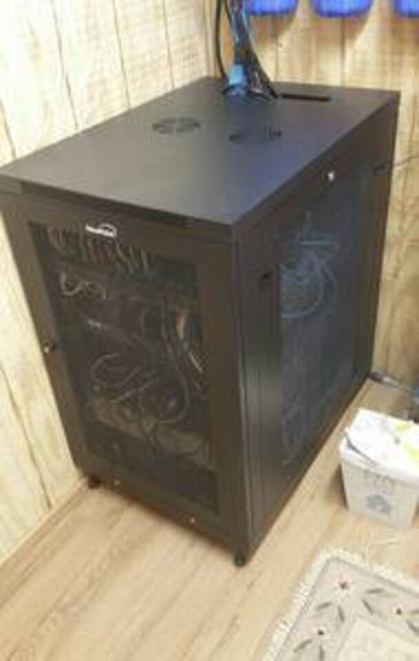 Hi-tech house with technology housed on premises. Loving the fast WIFI? Cable TV? Internet? You can thank this machine right here!