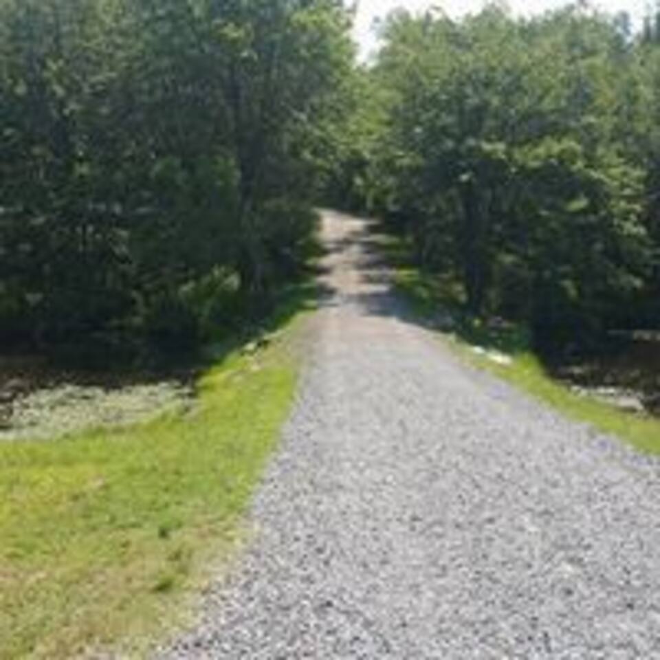 Pepe's Chateau HotTub & Firepit, Jacuzzi, Ev Charger - Long Pond