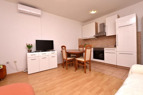 Apartment Tome - Unit 176612-5