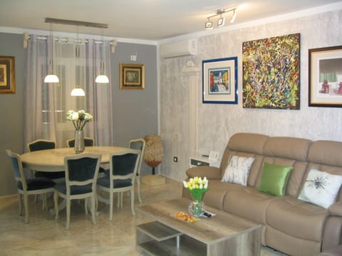 Apartment Amfora - Unit 204800-5