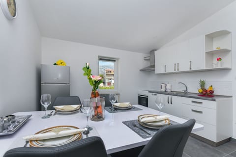 Apartment Heaven - Unit 178613-16