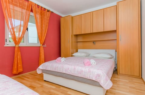 Apartments Mateo - Unit 178615-16