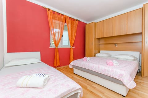 Apartments Mateo - Unit 178615-16
