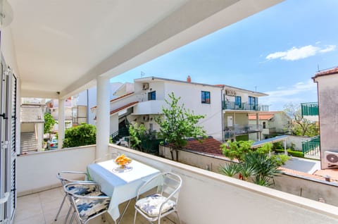 Apartments Mateo - Unit 178615-16