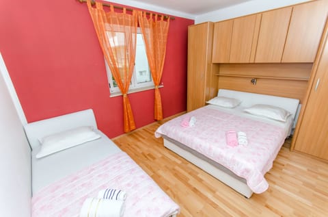 Apartments Mateo - Unit 178615-16