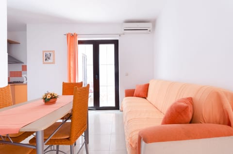 Apartments Helena - Unit 207014-16