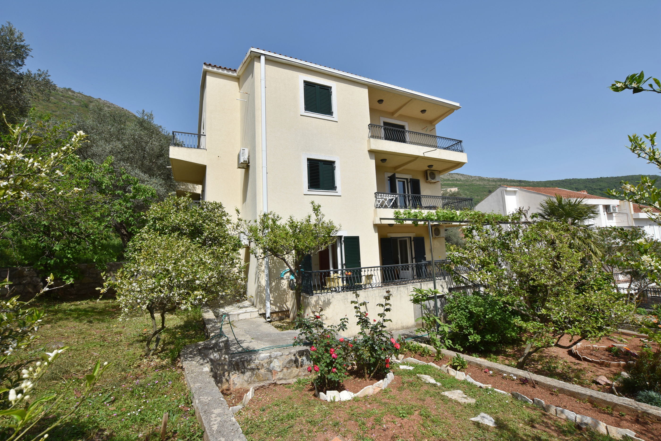 Apartments and Rooms Iva - S2 - Petrovac