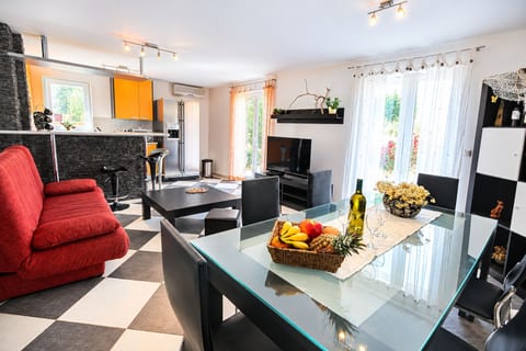 Apartment Sally - Unit 180399-16
