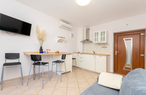 Apartments Ljiljana - Unit 180415-16