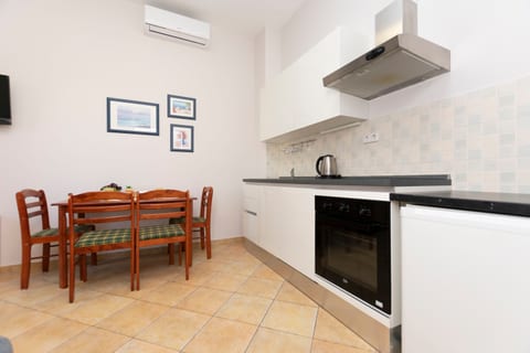 Apartments Ljiljana - Unit 180418-16