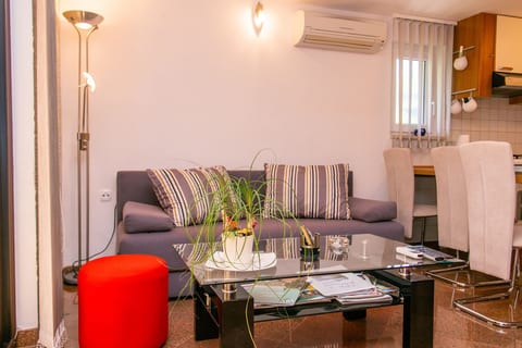 Apartment Karmen - Unit 206312-16