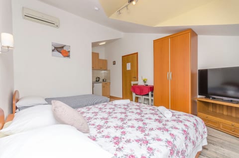 Apartments Rajka - Unit 206408-16