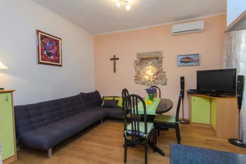 Apartments Mirella - Unit 206611-16