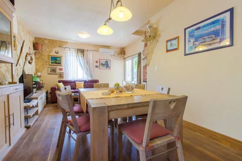 Apartments Mirella - Unit 206612-16