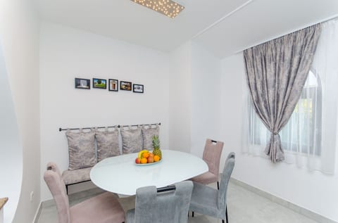 Apartment Ana with private pool - Unit 206729-16