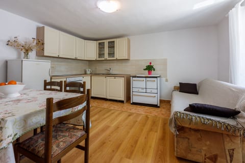 House Annie - Unit 206887-16