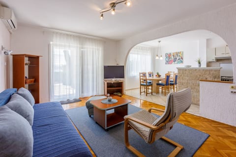 Apartments Alex - Unit 207114-16