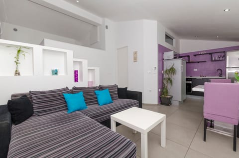 Apartment Darija - Unit 207012-16