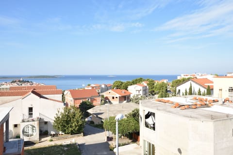 Apartment Darija - Unit 207012-16