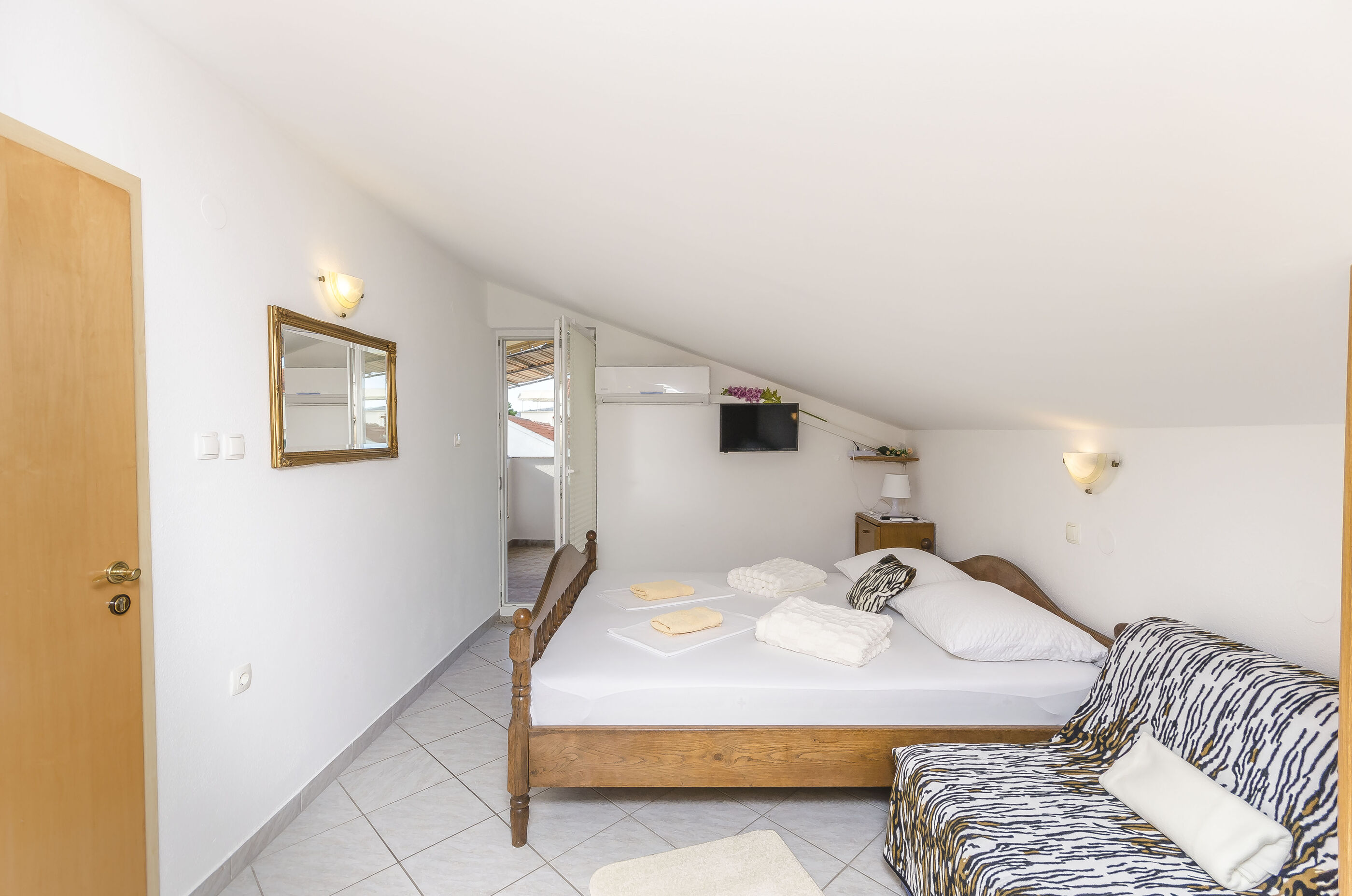 Apartments Ivanka on the beach - A4 - Vodice Apartments Ivanka on the beach - A4 - Vodice