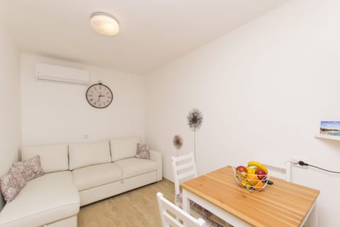 House Anica - Unit 180674-5