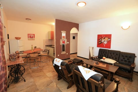 House Kia - Unit 180792-5