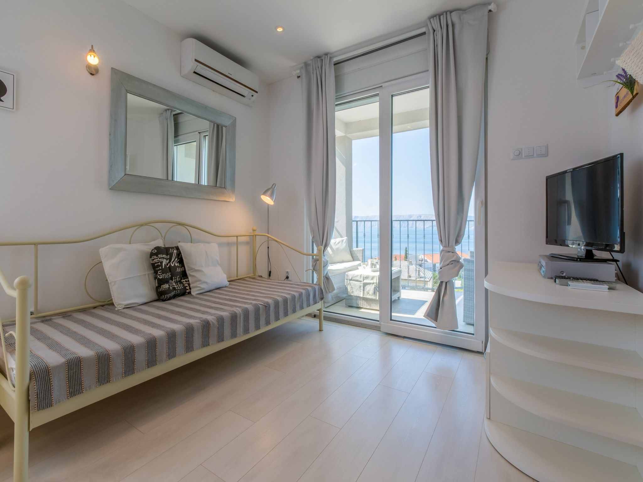 Apartments LAVARIN - A1 - Novi Vinodolski Apartments LAVARIN - A1 - Novi Vinodolski