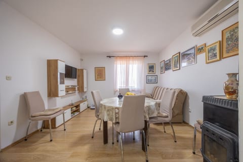 Apartment Toma - Unit 181493-5