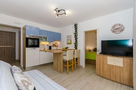 Apartments Apollo - Unit 181944-5