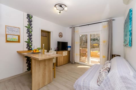 Apartments Apollo - Unit 181944-5