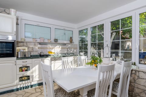 Apartments Llr - Unit 182020-5
