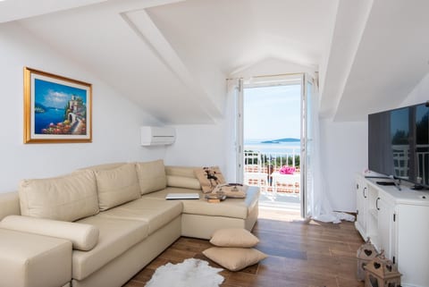 Apartments Llr - Unit 182022-5