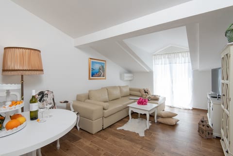 Apartments Llr - Unit 182022-5