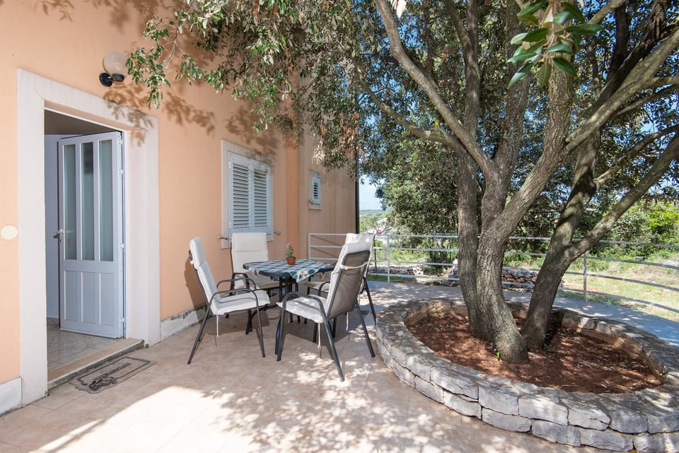 Apartment Ivona - Unit 182024-5
