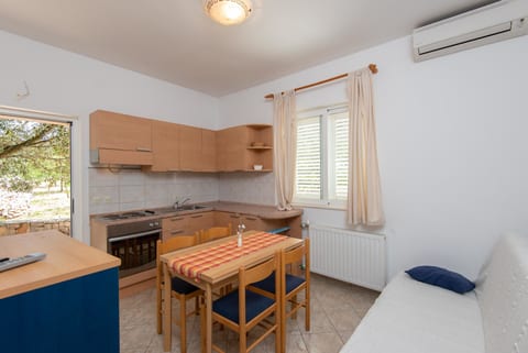 Apartment Ivona - Unit 182024-5
