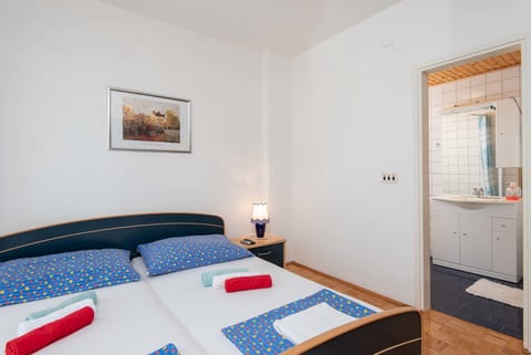Apartments and Rooms Papica - Unit 182042-5