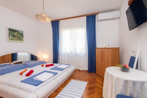 Apartments and Rooms Papica - Unit 182043-5