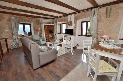 House IVA - Unit 182425-5