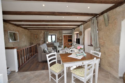 House IVA - Unit 182425-5