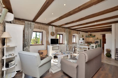 House IVA - Unit 182425-5