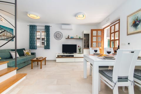 House Tia - Unit 182464-5