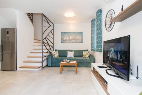 House Tia - Unit 182464-5